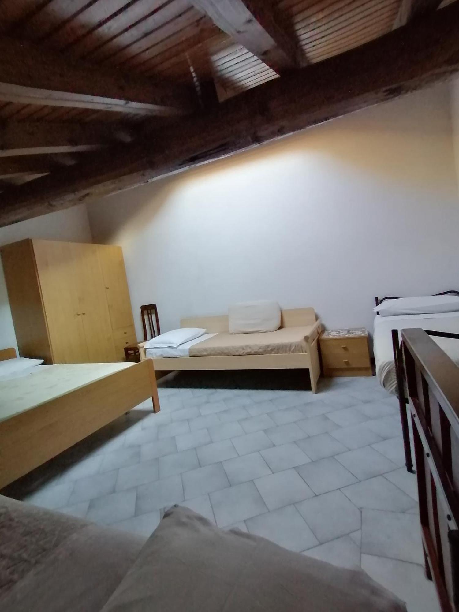 Casa Vacanze 'La Piazza' Villa Zone Habitación foto